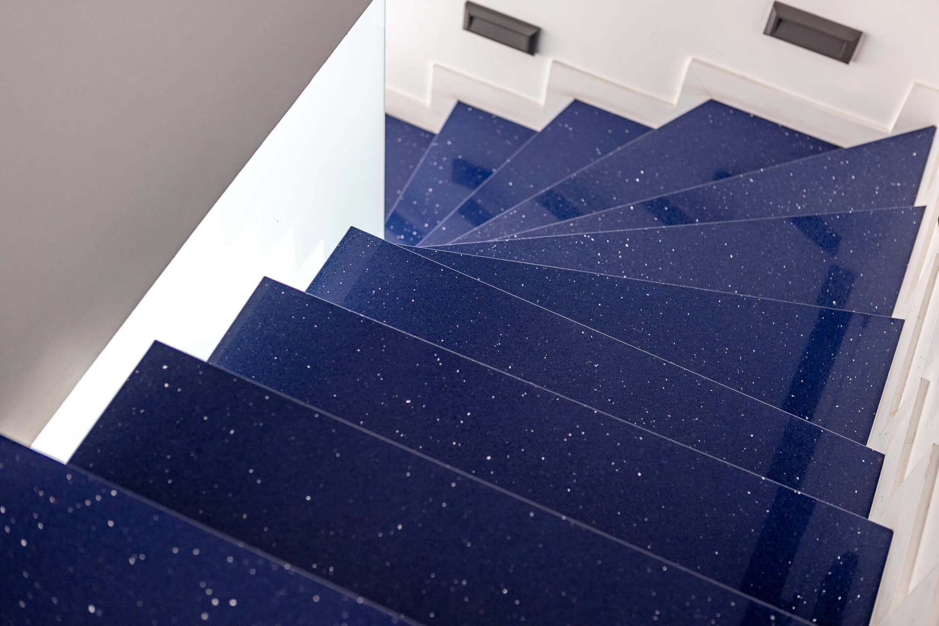 Gros plan escalier étoilé