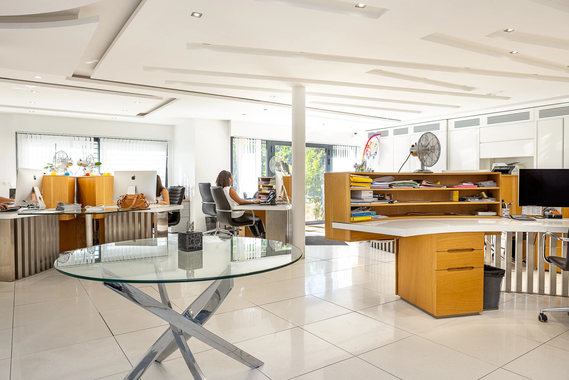 Vue large des bureaux