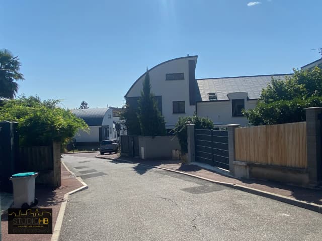 Réalisation de 8 maisons et de 6 appartements - MONTAIGNE IMMOBILIER media 16