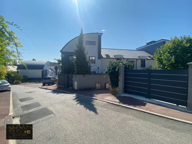 Réalisation de 8 maisons et de 6 appartements - MONTAIGNE IMMOBILIER media 20