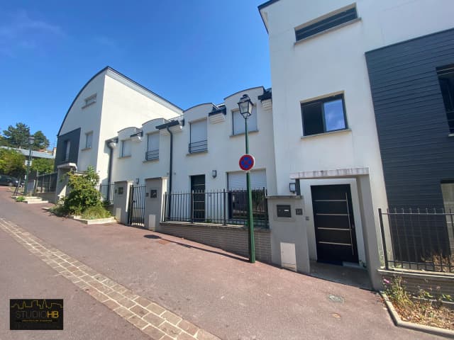 Réalisation de 8 maisons et de 6 appartements - MONTAIGNE IMMOBILIER media 32