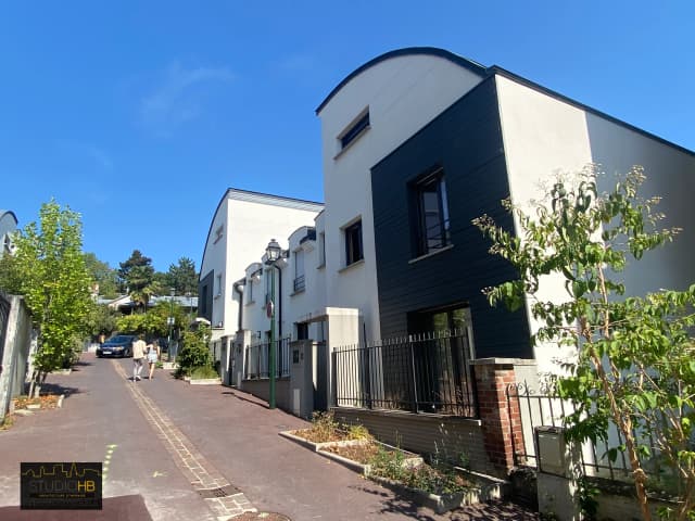Réalisation de 8 maisons et de 6 appartements - MONTAIGNE IMMOBILIER media 33