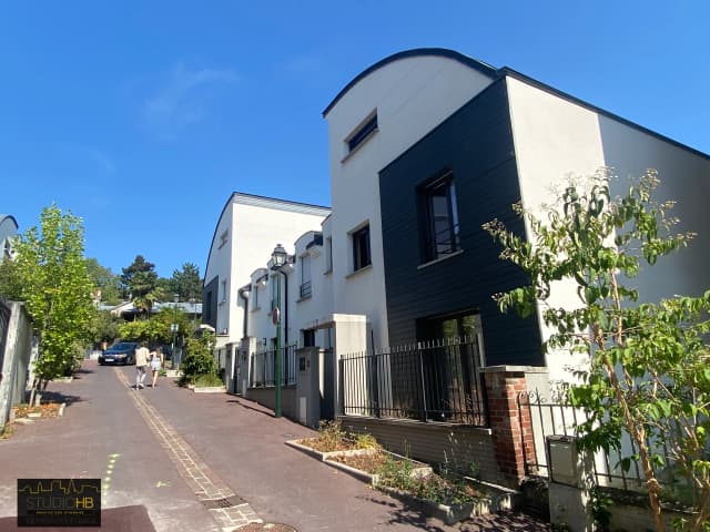 Réalisation de 8 maisons et de 6 appartements - MONTAIGNE IMMOBILIER media 37