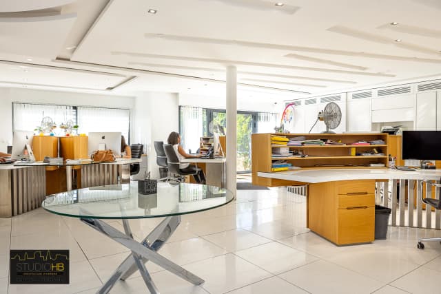 Conception et fabrication de mobilier media 12