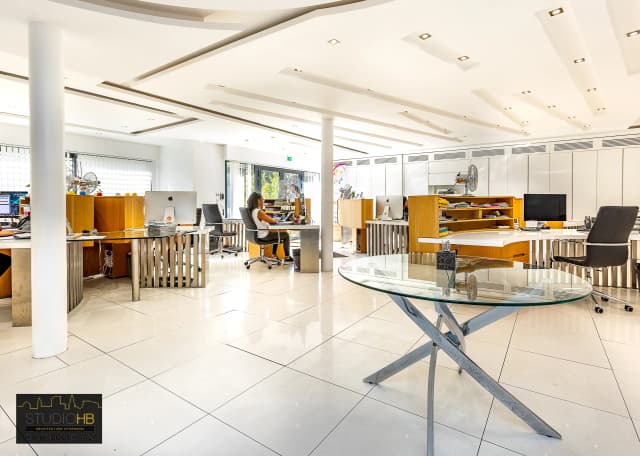 Conception et fabrication de mobilier media 13