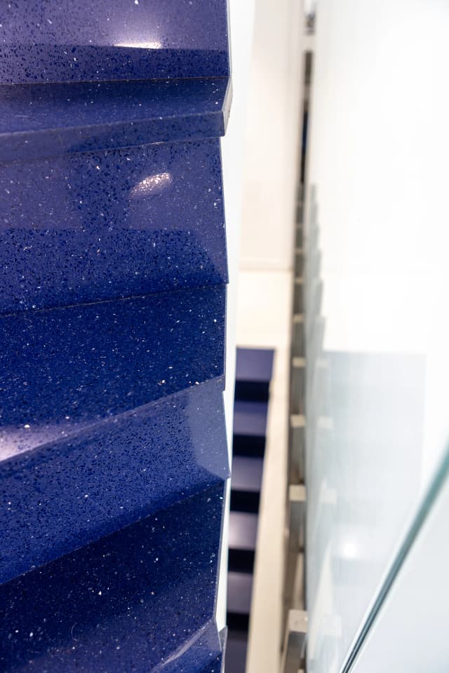 Conception et fabrication de mobilier media 28