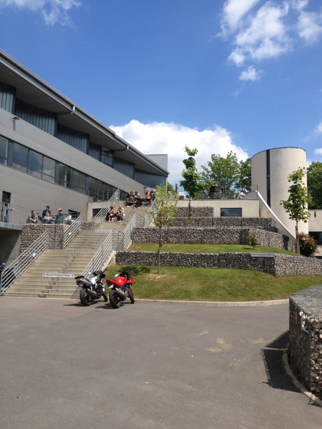 Ecole de Design et cafétéria media 12