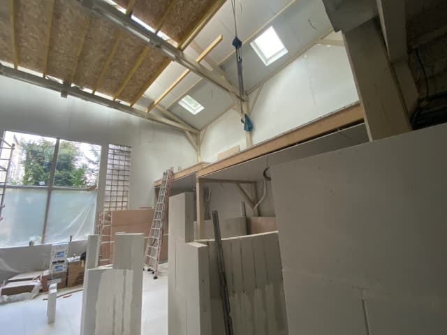 Réhabilitation d'un espace industriel en bureau de chirurgie esthétique media 2